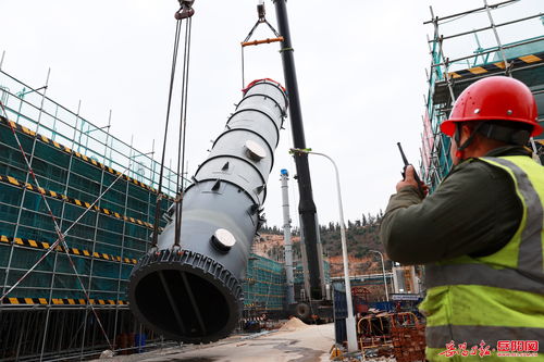 湖南石化技術升級改造項目實現新年“開門紅”，首批關鍵大件設備成功吊裝就位